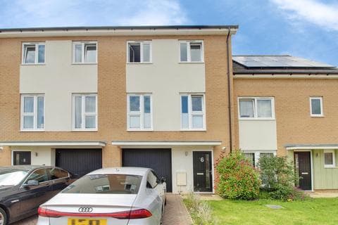 Terraced house - Chapman Avenue, Peterborough PE3