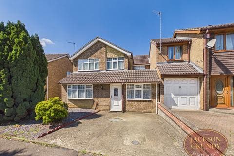 Semi-detached house - West Mead Court, Standens Barn, NN3 9DB
