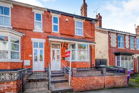 Terraced house - Woodfield Avenue, Penn, Wolverhampton