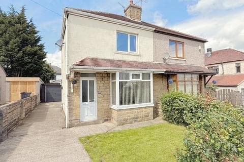 Semi-detached house - Oakdale Drive, Shipley, BD18
