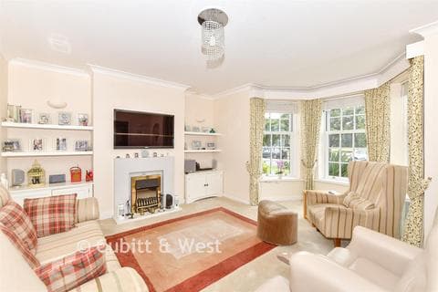 Ground floor flat - Dolphin Court, Southsea PO4