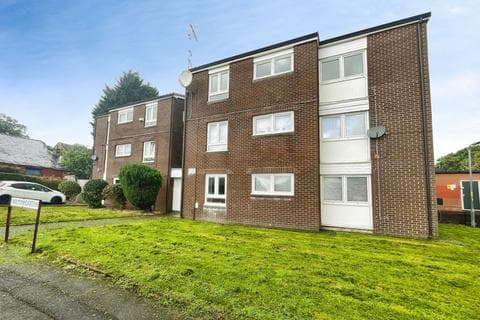 Flat - Carlton Gardens, Farnworth