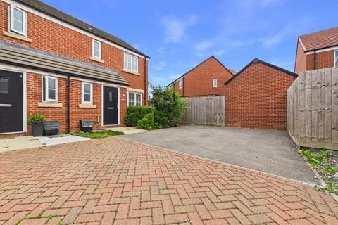 Semi-detached house - Morton Close, Hampton Gardens, PE7