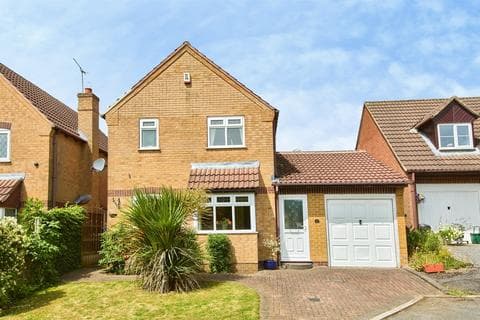 Detached house - Radstone Close, Oakwood, Derby