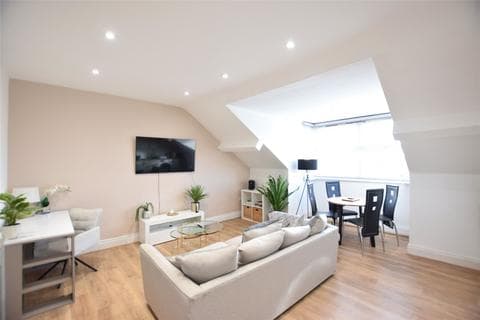 Flat - Claremont Terrace, 12 Claremont Terrace, SR2