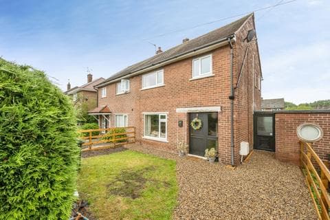 Semi-detached house - Everingham Road, Doncaster, South Yorkshire, DN4
