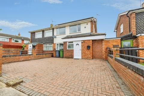 Semi-detached house - Whitethorn Grove, Lincoln