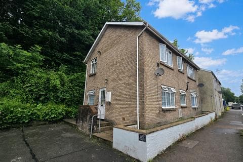 Flat - Tondu Road, Bridgend, CF31