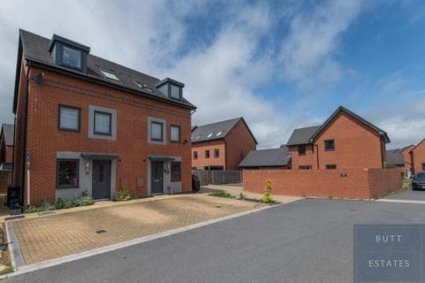 Semi-detached house - Tithebarn, Exeter EX1
