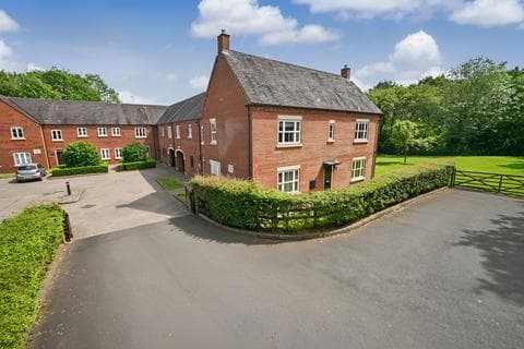 Ground floor flat - Chanterelle Gardens, Wolverhampton WV4
