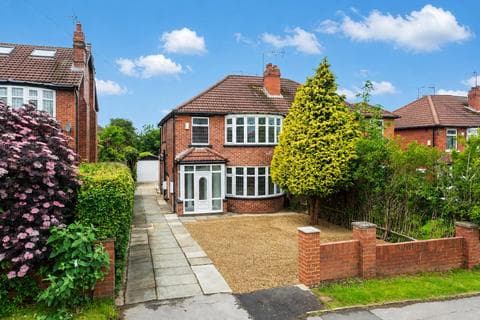 Semi-detached house - Bideford Avenue, Leeds LS8