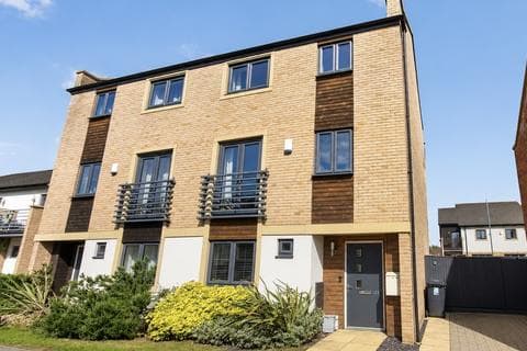 Detached house - Hawksbill Way, Peterborough