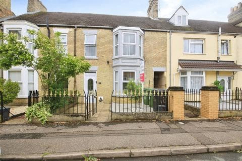 Terraced house - Henry Street, PETERBOROUGH