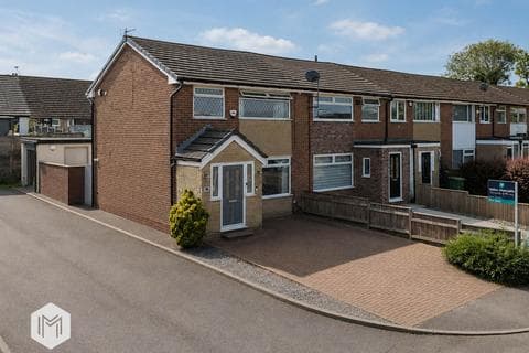 End of terrace house - Brook House Close, Bolton, BL2