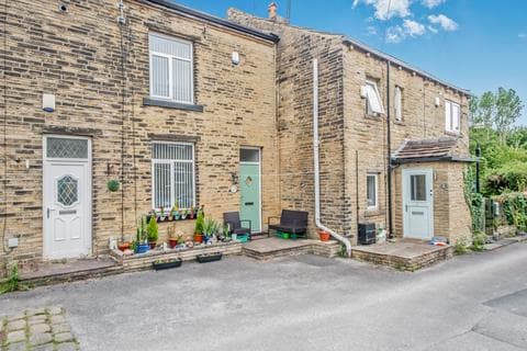 Terraced house - Rawson Square, Idle, Bradford, BD10