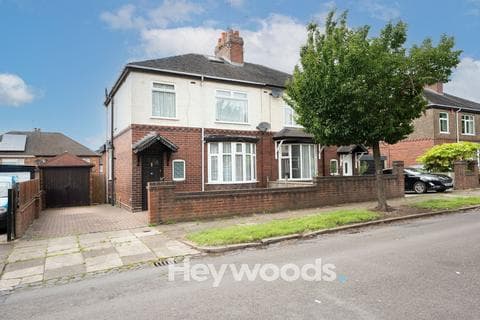 Semi-detached house - Nelson Road, Hartshill, Stoke On Trent, ST4