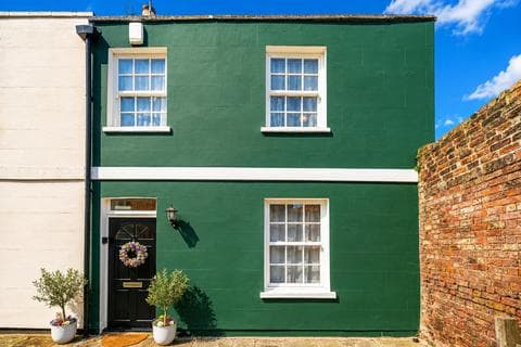 End of terrace house - Victoria Retreat, Leckhampton, Cheltenham, Gloucestershire, GL50