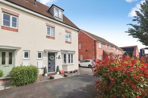 House - Sentinel Close, Worcester, Worcestershire, WR2