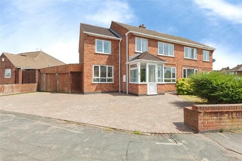 Semi-detached house - Repton Road, Wigston, Leicestershire, LE18