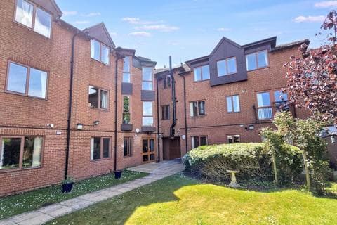 Retirement property - 39 Cathedral Green Court, Crawthorne Road, Peterborough, Cambridgeshire, PE1 4YS