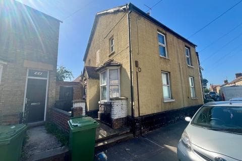 Terraced house - Palmerston Road, Peterborough PE2