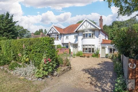 Semi-detached house - Eaton Street, Eaton