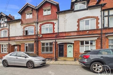 Terraced house - Hawthorn Vale, Leeds