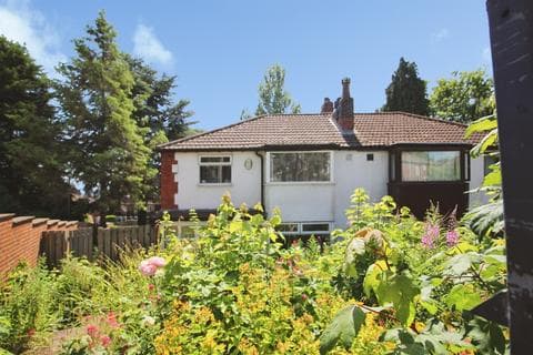 Semi-detached house - Springbank Crescent, Leeds