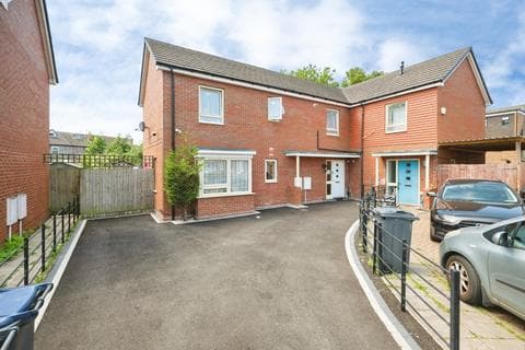 4 bedroom semi-detached house for sale