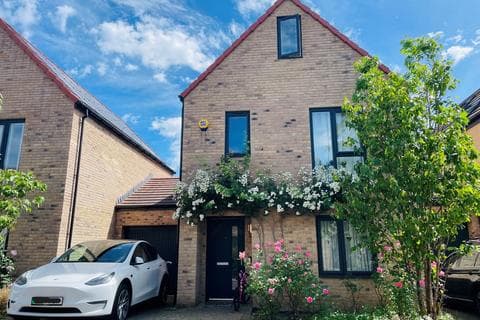 5 bedroom link detached house for sale