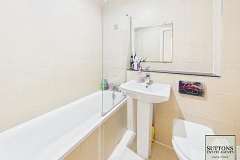 3 bedroom flat for sale