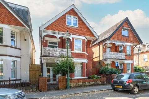 3 bedroom maisonette for sale
