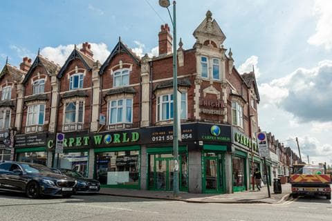 4 bedroom flat for sale