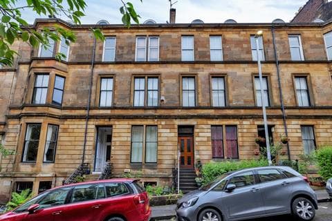 3 bedroom flat for sale