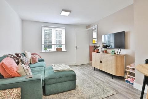 2 bedroom flat for sale