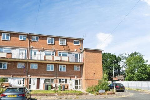 3 bedroom maisonette for sale