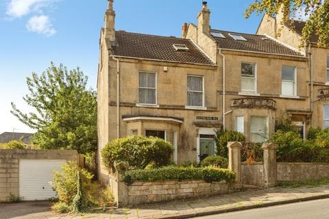4 bedroom end of terrace house for sale