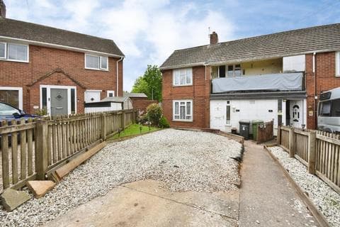 2 bedroom maisonette for sale