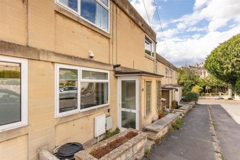 2 bedroom maisonette for sale