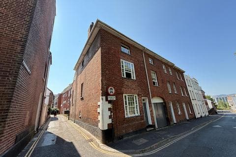 5 bedroom end of terrace house for sale