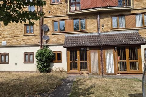 3 bedroom maisonette for sale