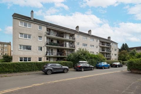 3 bedroom flat for sale