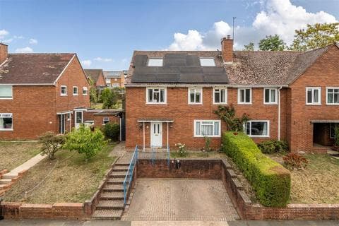 5 bedroom semi-detached house for sale