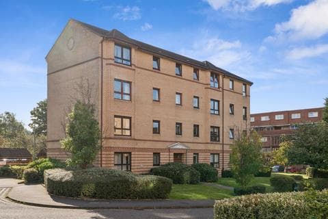 3 bedroom flat for sale