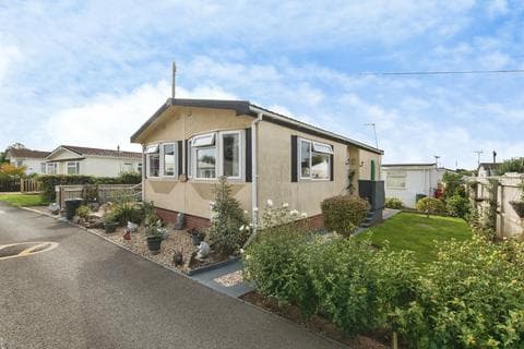 2 bedroom park home for sale