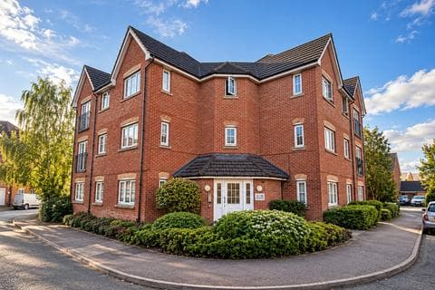 2 bedroom flat for sale