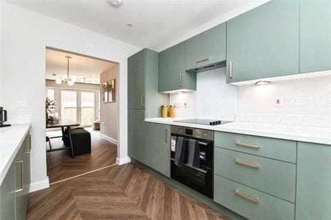 4 bedroom end of terrace house for sale