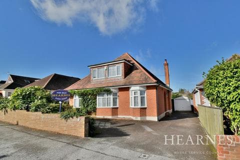 5 bedroom detached bungalow for sale