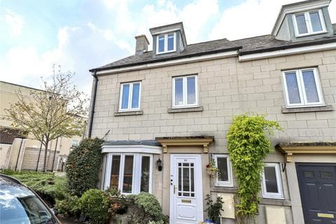 4 bedroom end of terrace house for sale