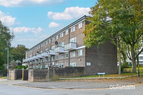 3 bedroom maisonette for sale